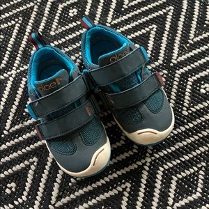PLAE Charlie Waterproof Sneaker size 8 Toddler